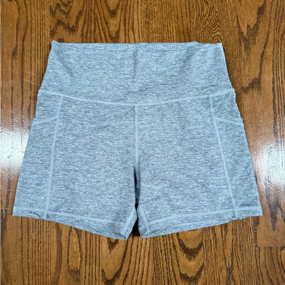 Aerie Gray Women's Shorts - Picture 2 of 4